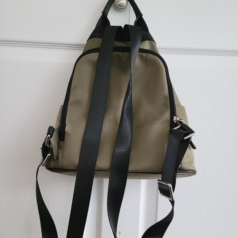 Backpack - Picture 2 of 5